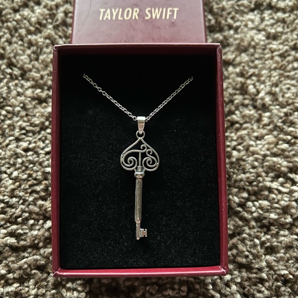 NEW Taylor Swift I Knew You Were Trouble Key Necklace - Picture 5 of 6